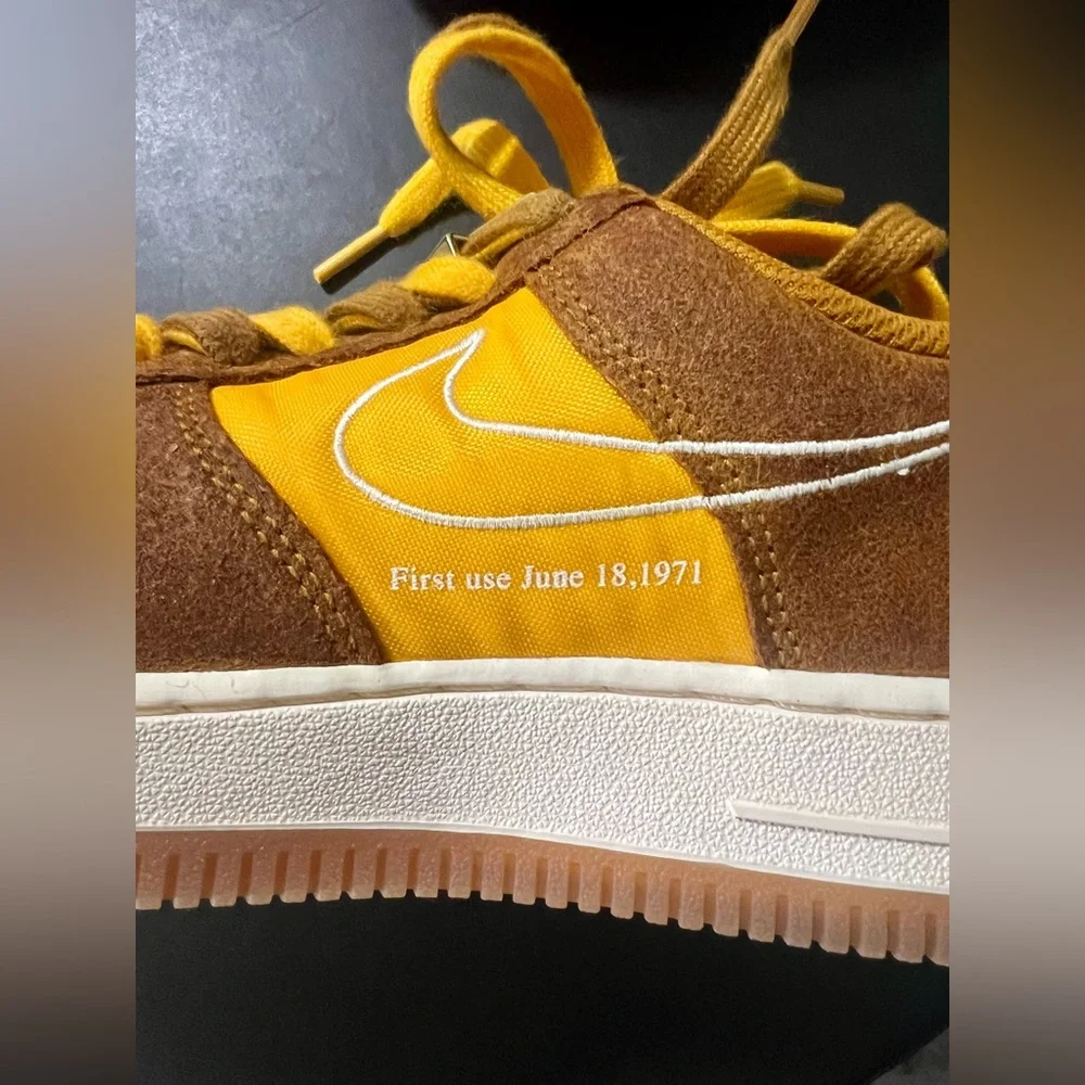 LIKE NEW Nike Low Air Force 1 '07 SE First Use DA8302-101 Sneakers Shoes